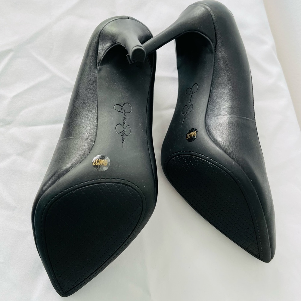 Brand new Jessica Simpson pumps - never worn